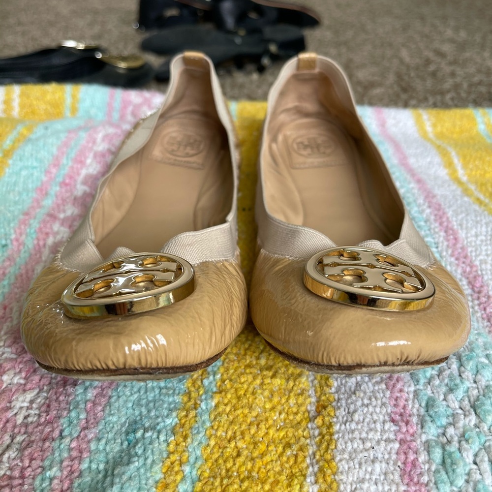 Tory Burch Caroline Ballet Flats Nude Patent Leather - Picture 7 of 8